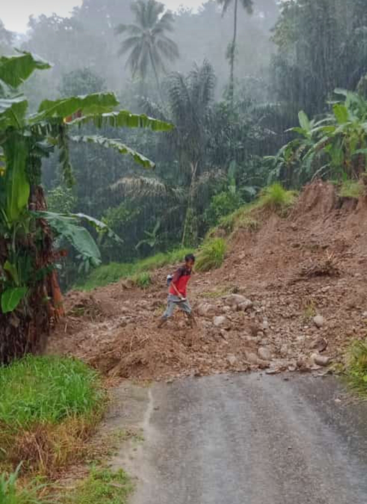 Hujan Deras Mengakibatkan Tanah Longsor di Beberapa Dusun di Desa Mattunreng Tellue
